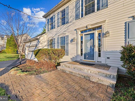 3rd image of 11208 Yardley Pl