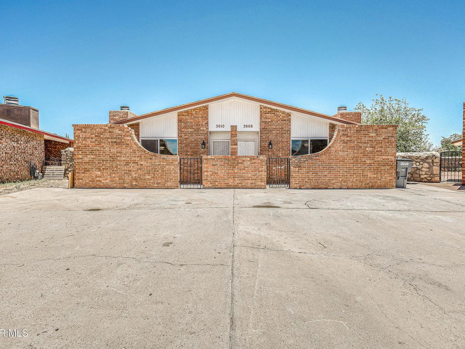 3 bed, 2.0 bath, 2798 sqft, $1,650 — Photo 1