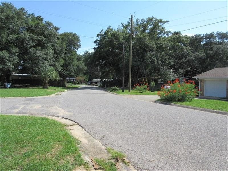 2nd image of 510 S Edgewood Cir