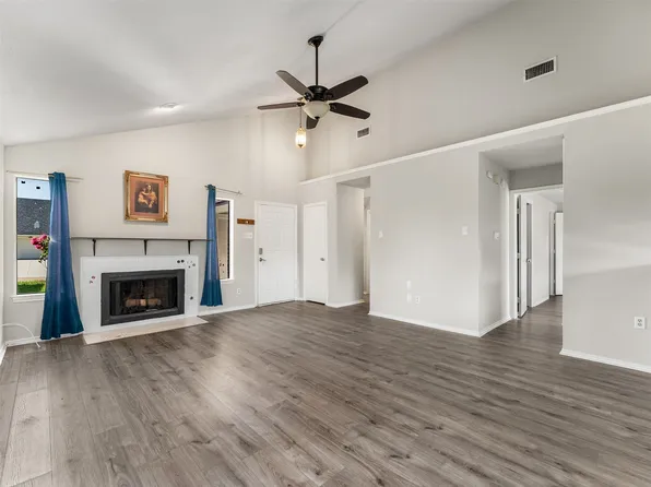 2011 Gallante Dr, Carrollton, TX 75007