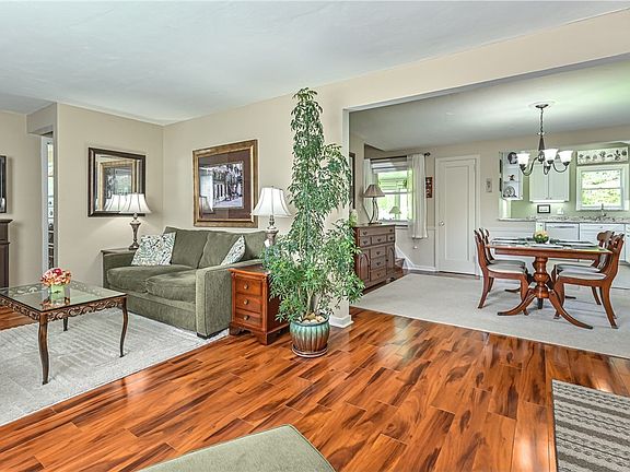 3rd image of 7921 Marmion Dr