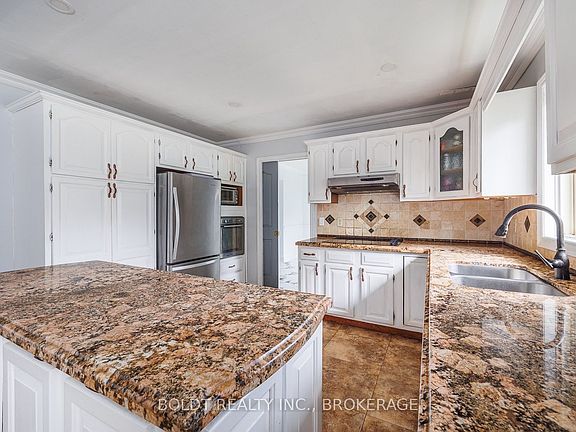 3rd image of 259 Farr St