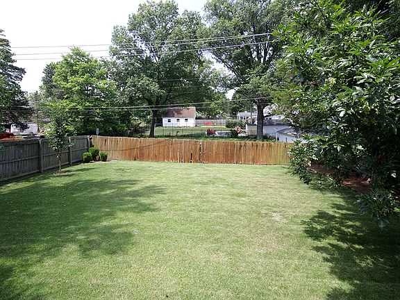 3rd image of 5 Cambridge Ct