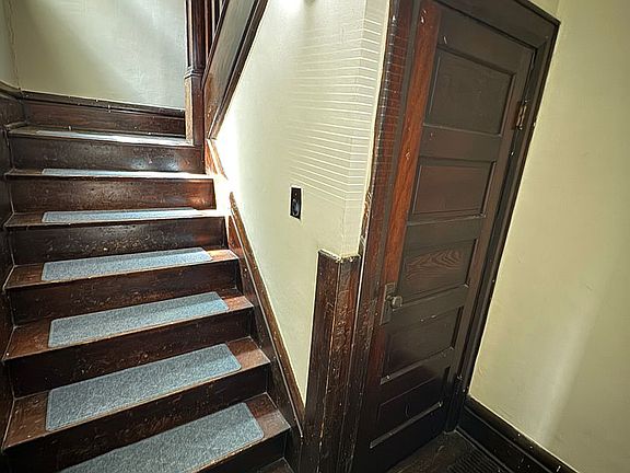 4th image of 195 E Maynard Ave #0