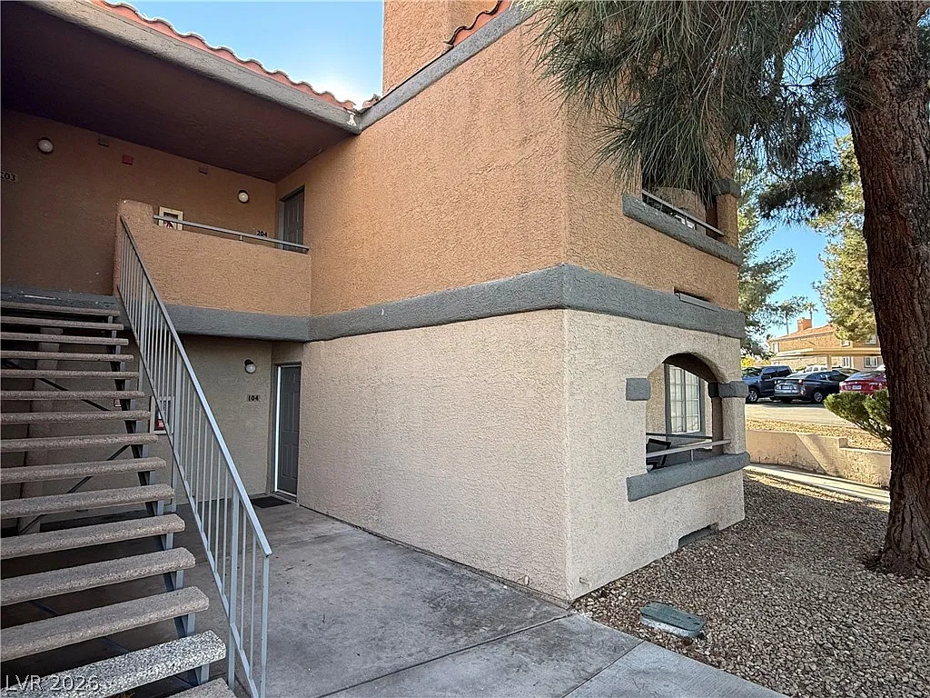 1 bed, 1.0 bath, 660 sqft, $1,000 — Photo 1