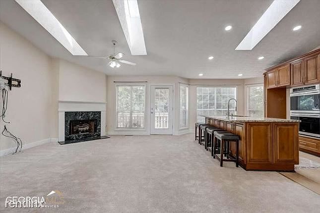 1st image of 860R Hillary Ln