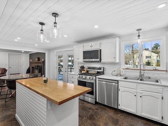 4th image of 605 Wallis Road