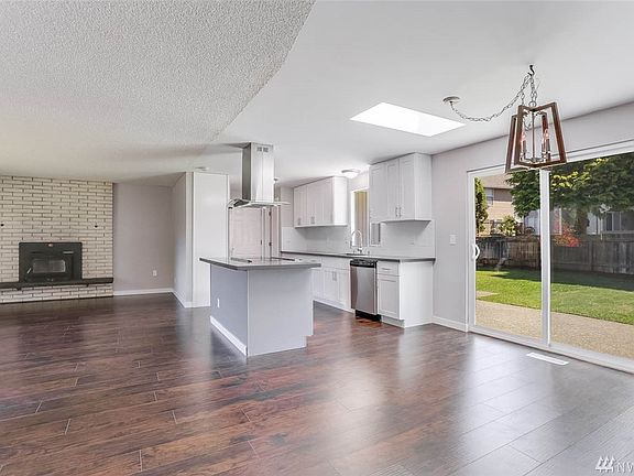 Open floor plan allows for effortless flow between the living room, kitchen and dining area. 