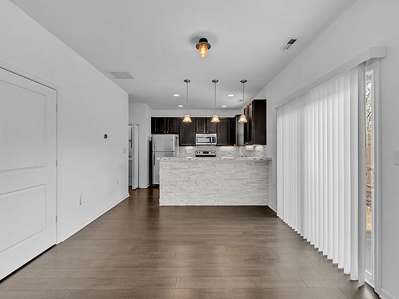 4th image of 1633 Brimington Ln