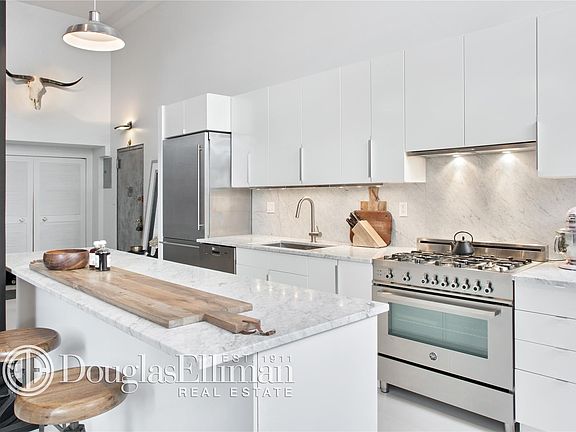 3rd image of 40 W 15th St APT 1A