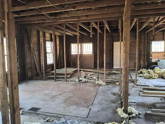 5th image of 2762 Dime Rd