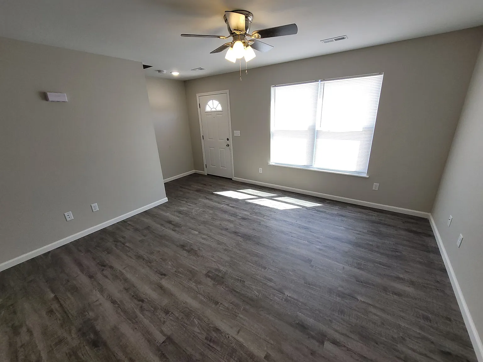 Creekside Apartments — Photo 4