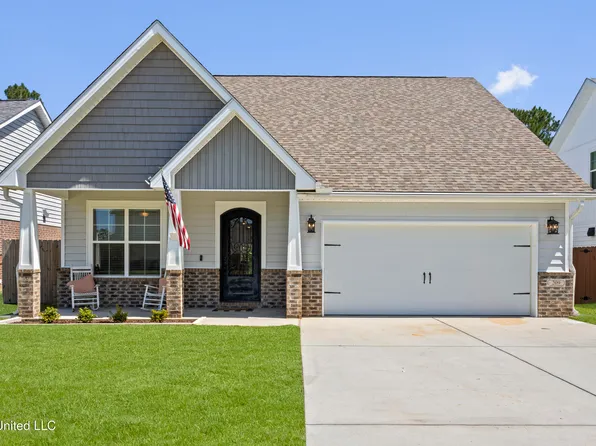 209 Madison Place Dr, Ocean Springs, MS 39564
