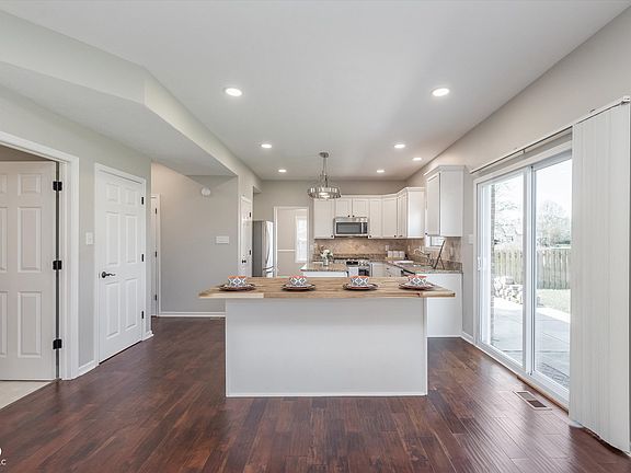 5th image of 4421 Brittany Dr