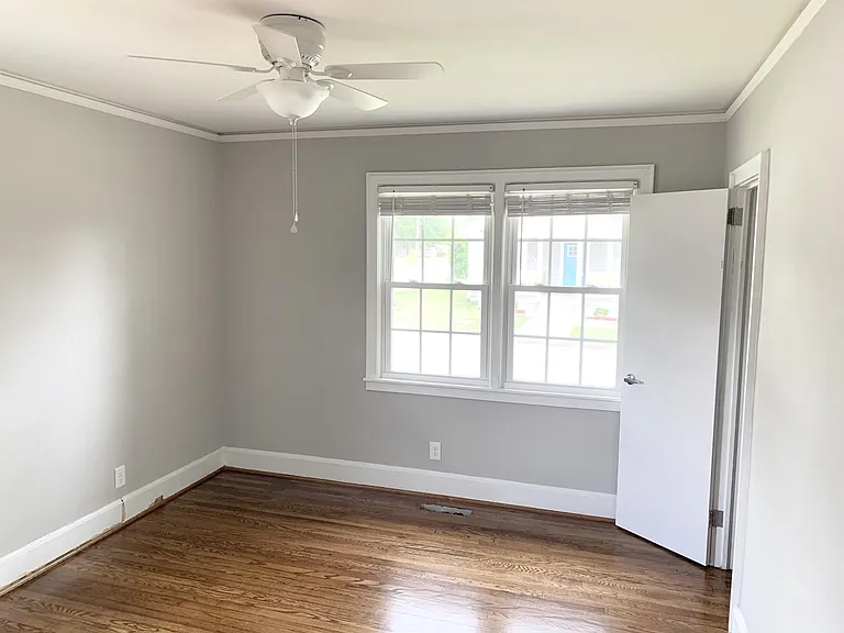 105 N Howell St #B — Photo 9