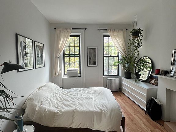 2nd image of 190 Irving Ave APT 2L