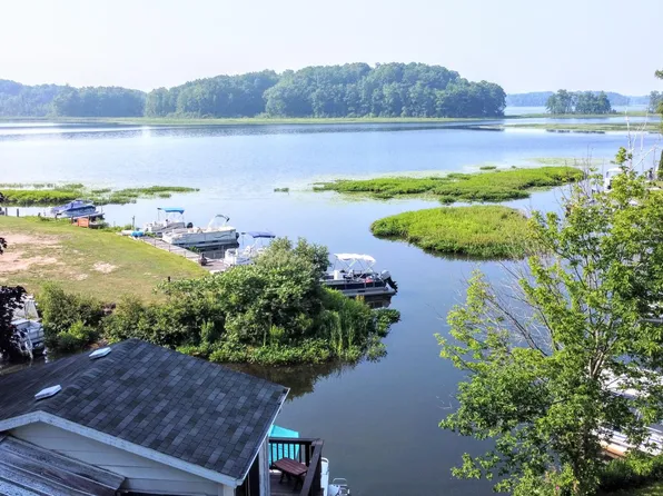 7147 Northland Blvd, Barryton, MI 49305