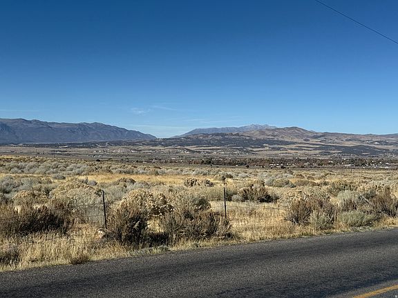 2nd image of 2 Pine Creek Dr