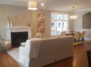 1322 Riverside Ln, Saint Paul, MN 55118