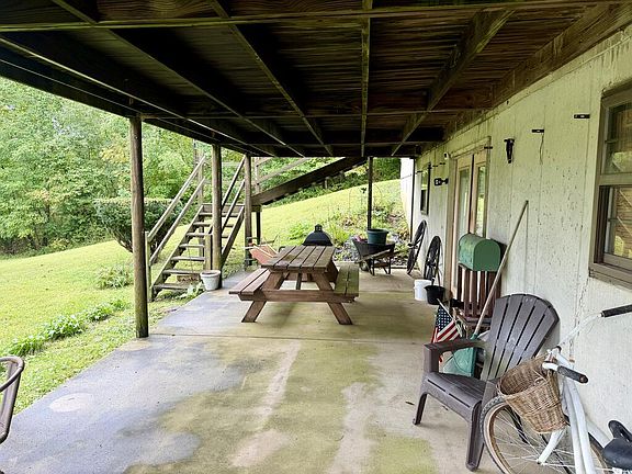 3rd image of 1082 True Hollow Rd