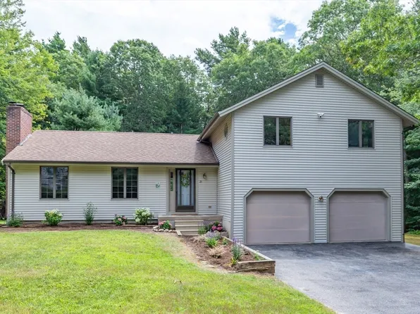 21 Club House Dr, Pocasset, MA 02559