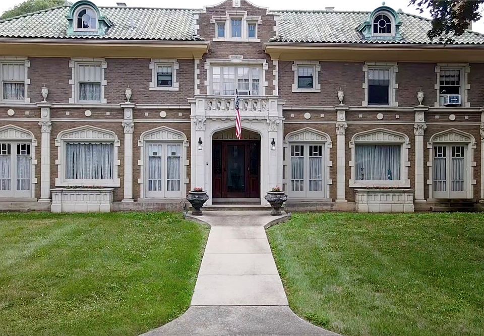 1 Millikin Place, Robert Mueller House, Decatur, Illinois