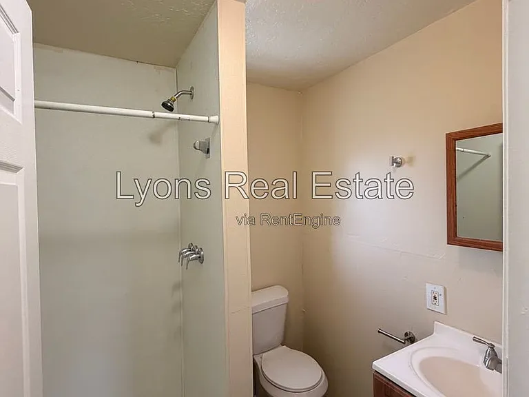 8110 Howell Ave — Photo 8