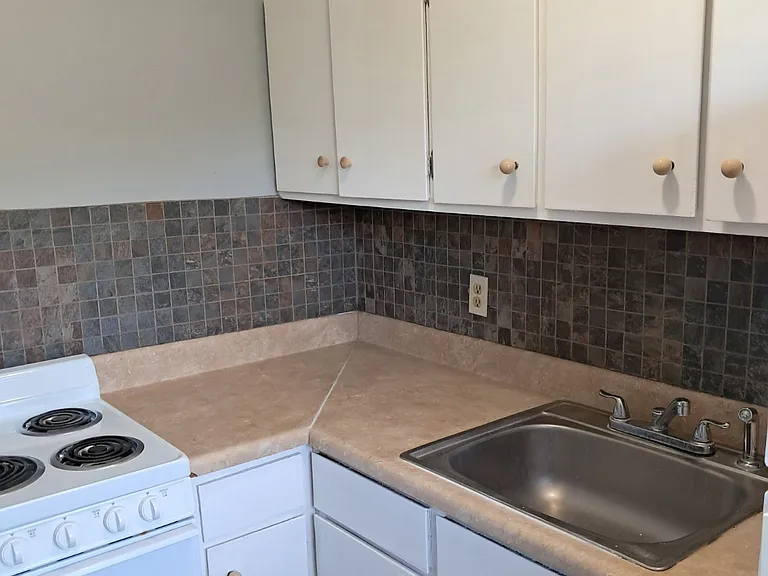 204 Highlawn Ave #1 — Photo 6