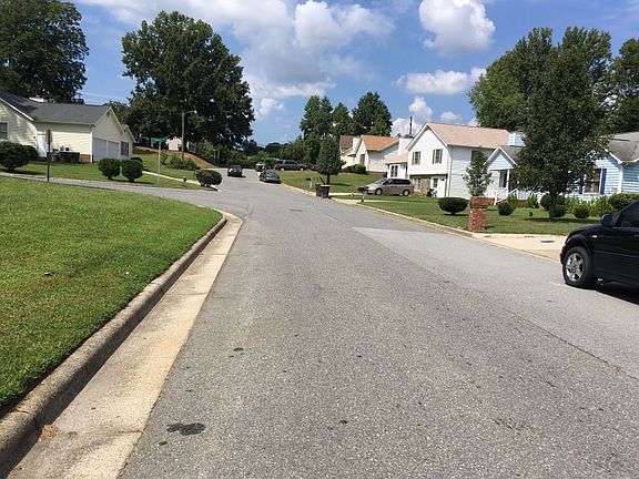 5th image of 4002 Hope Valley Ln