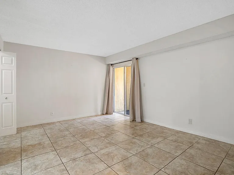 7640 Westwood Dr #411 — Photo 24