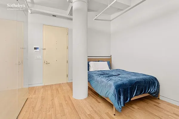 Rented by Sotheby's International Realty | media 22