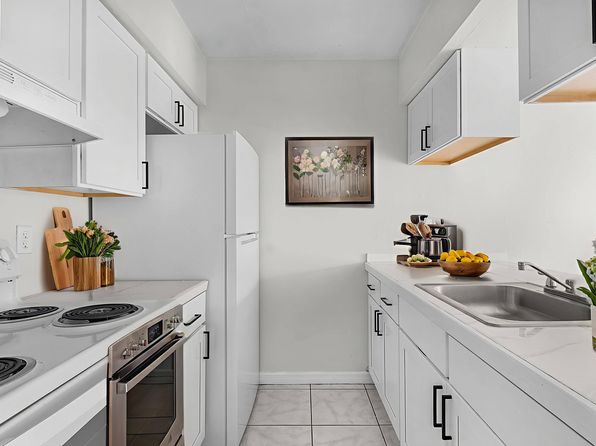 2811 Central Ave #208