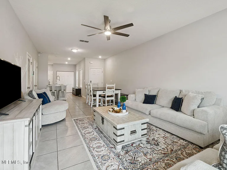 936 Capitol Pkwy — Photo 5