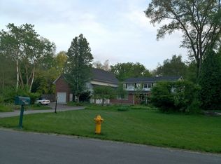 27W253 Liberty St, Winfield, IL 60190