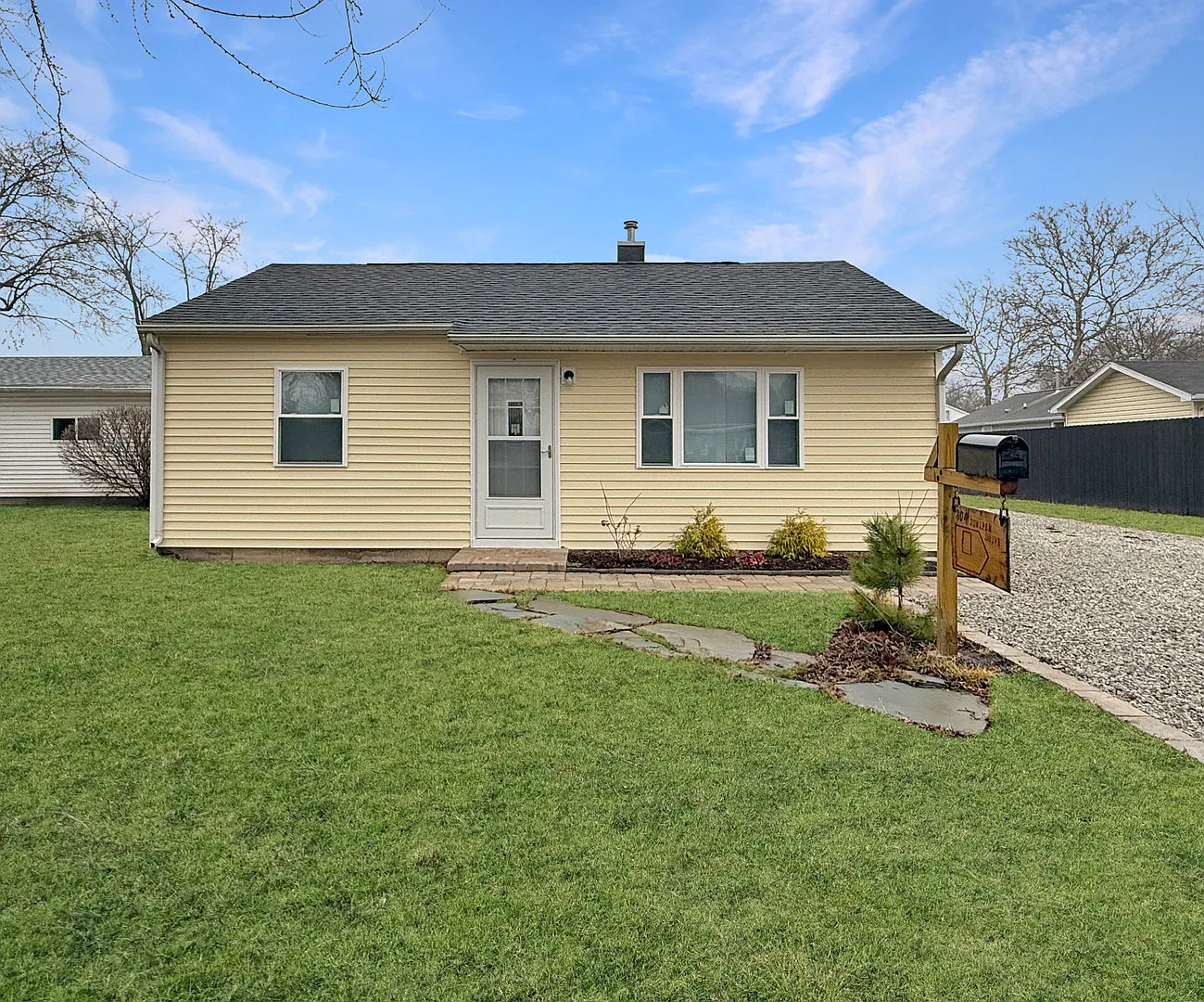 804 Juniper Dr photo 1