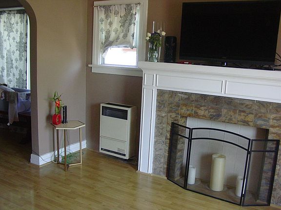 2nd image of 119 E Avenue 45