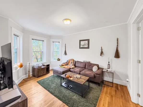 593 Centre St #3, Jamaica Plain, MA 02130