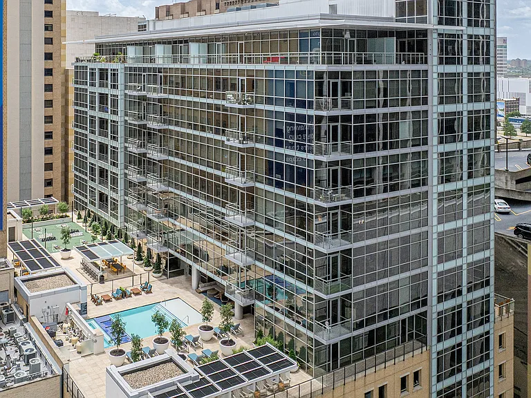 Main 3 Downtown — Photo 1