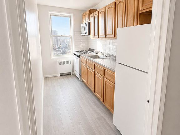 4th image of 2255 Cruger Ave APT 5D
