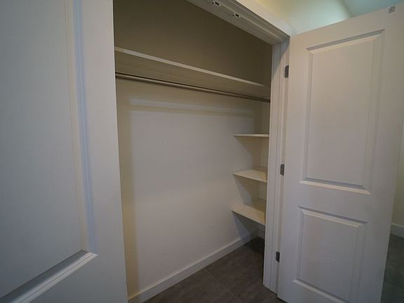4th image of 352 Willis Ave #5