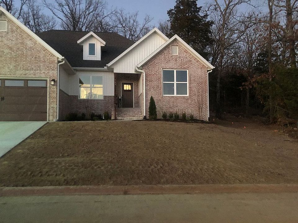 1st image of 760 W Foothills Dr