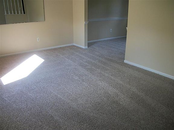 4th image of 3866 Hollybrook Dr