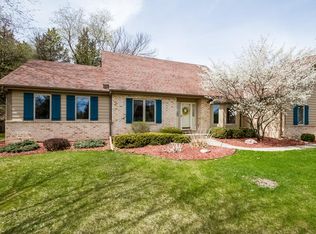 S14W31910 High Meadow Ln, Delafield, WI 53018