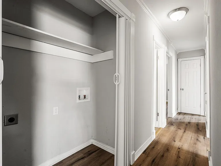 810 S Western Hills Dr — Photo 4