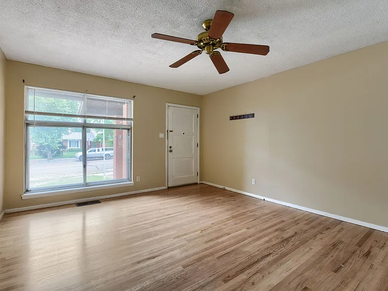 3006 Hudson St — Photo 5