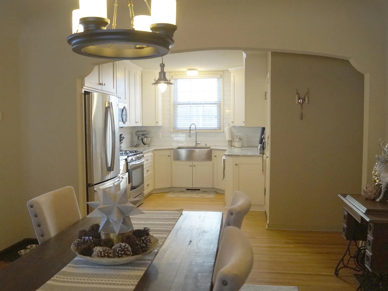 4 bed, 2515 sqft, $3,800 — Photo 3