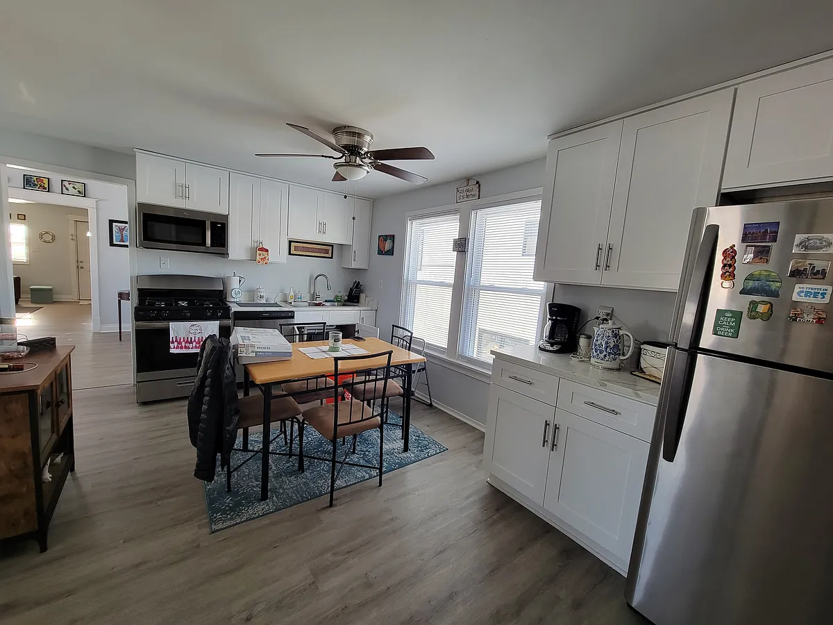 Building Photo - 3246 W 110th St #2