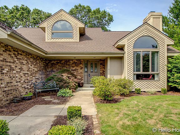 3rd image of 3233 Wildridge Dr NE