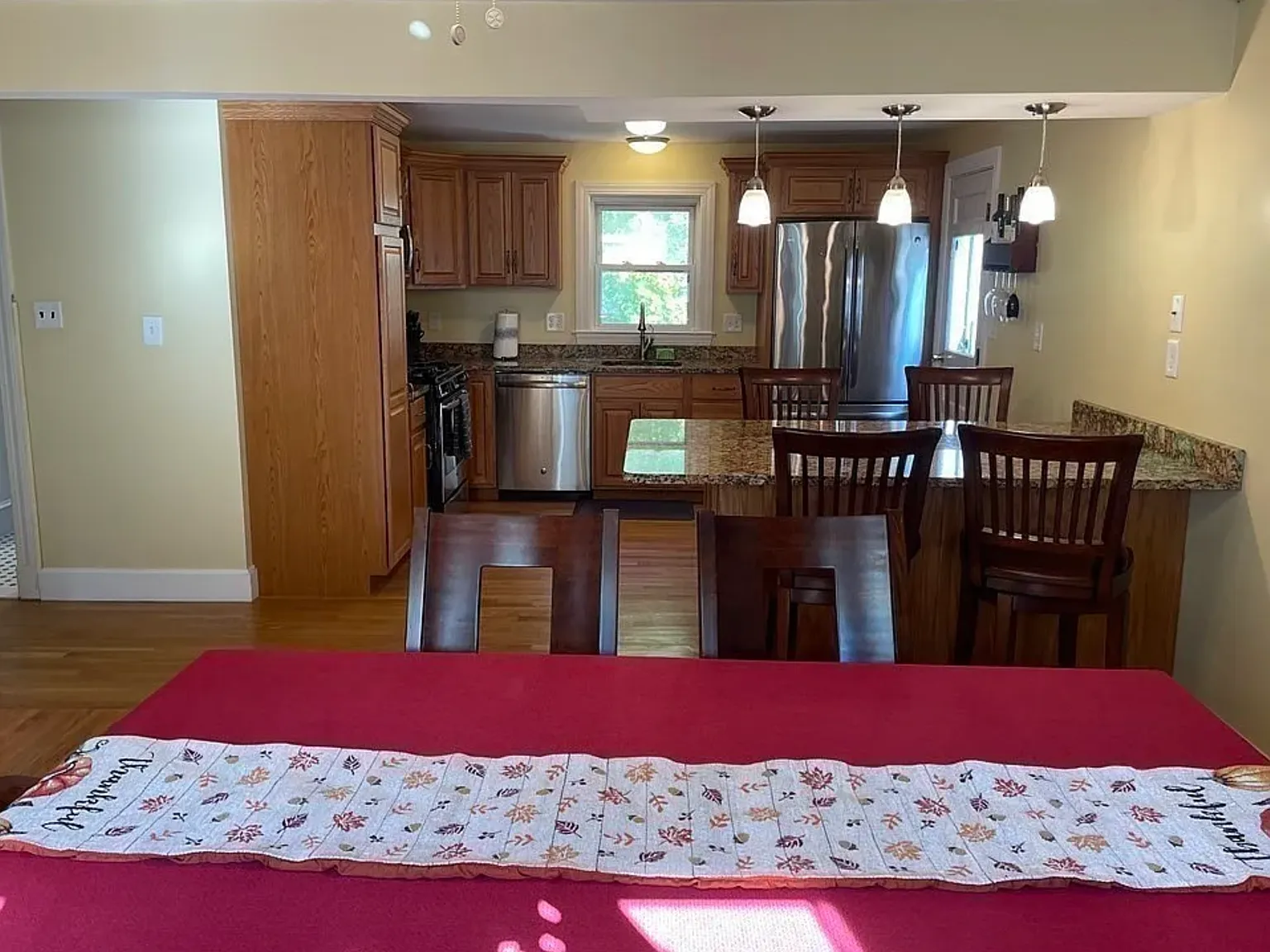 3 bed, 1265 sqft, $3,300 — Photo 2