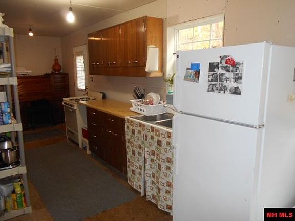 3rd image of 736 Jimmie Creek Trl